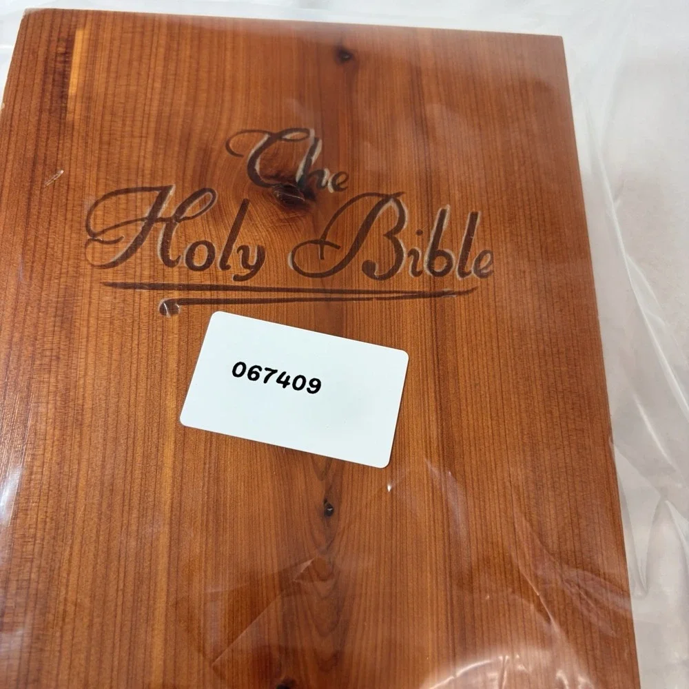 Vintage 1976‎ Memorial Protestant Edition Holy Bible In Cedar Wood Box USA Read